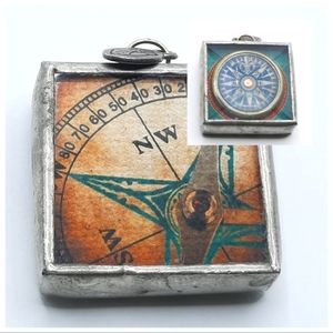 Fleur de lis compass 2 sided Jewel kade retired pendant A06